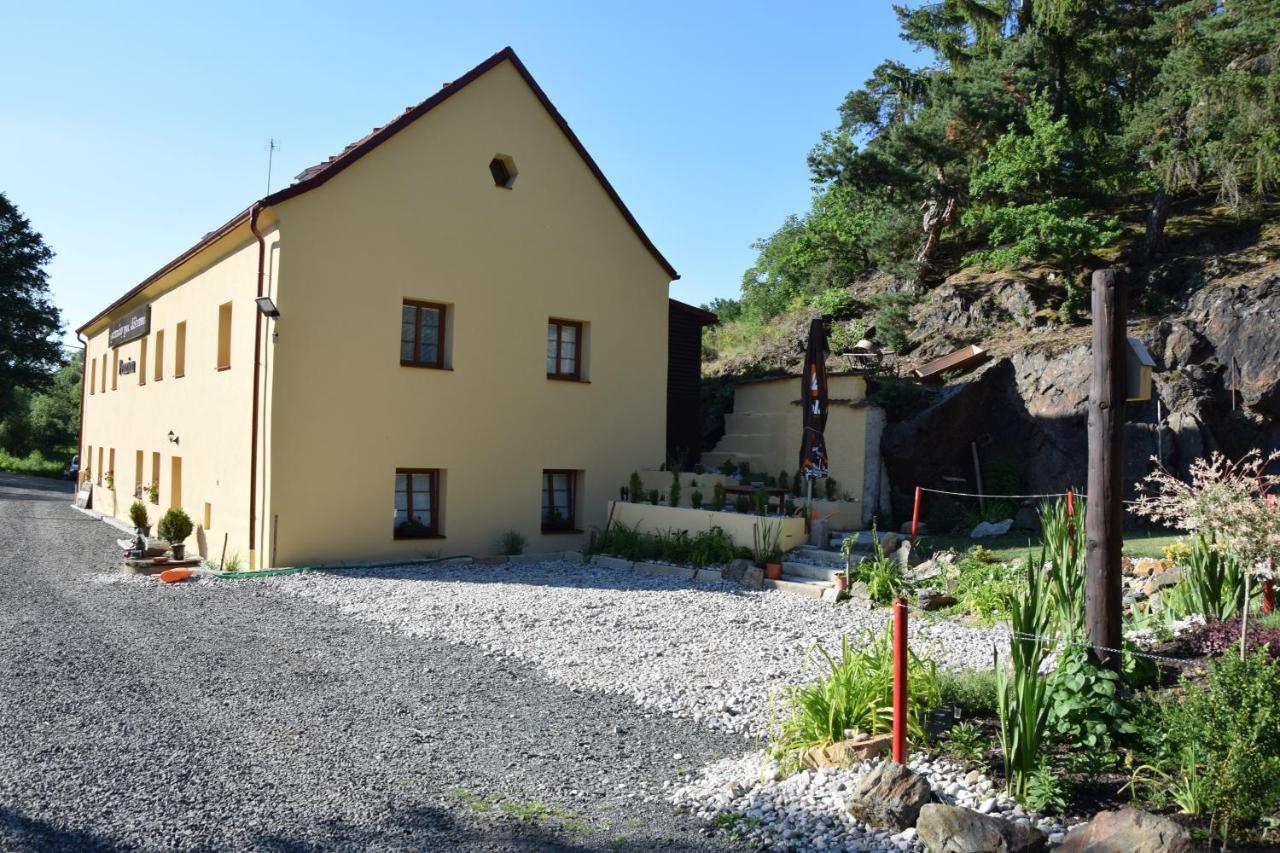 Apartmany Pod Klasterem Kladruby  Екстериор снимка