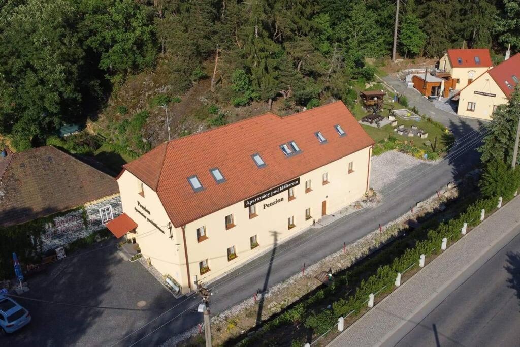 Apartmany Pod Klasterem Kladruby  Екстериор снимка